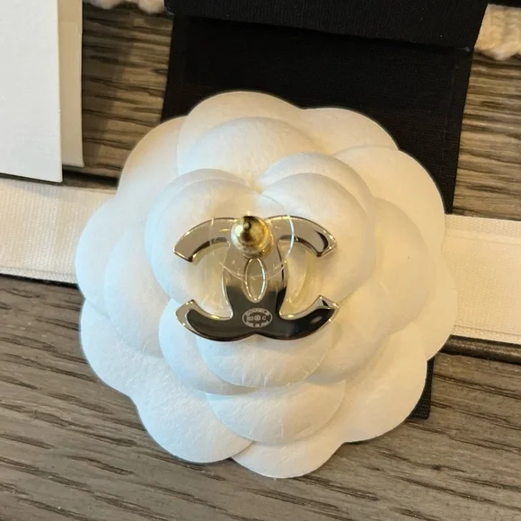 ❌SOLD❌CHANEL 23C Black & White XLarge CC logo stud earrings NEW w/TAGS & RECEIPT - Picture 11 of 13